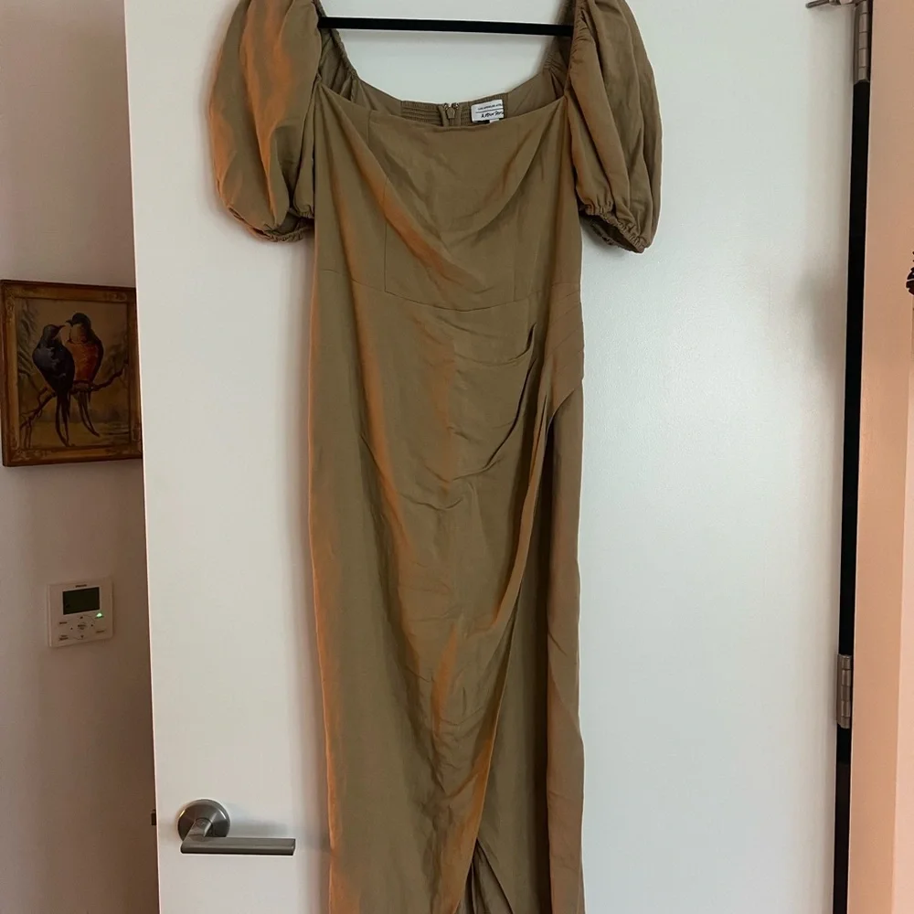 & Other Stories Tan Midi Dress with Puff Sleeves - Picture 3 of 7